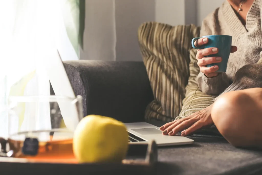 15386 _5 Ways to Manage Remote Teams So They Get More Shit Done and Don_t Dread Mondays_AdobeStock_311066347