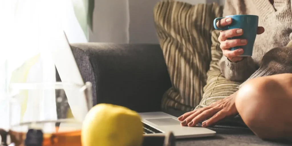 15386 _5 Ways to Manage Remote Teams So They Get More Shit Done and Don_t Dread Mondays_AdobeStock_311066347